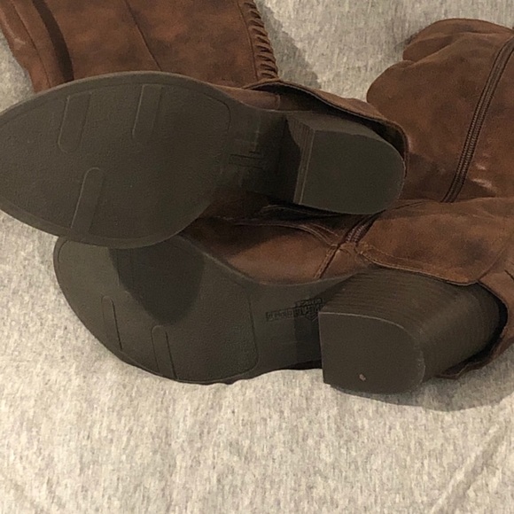 Brown boots - Picture 2 of 8